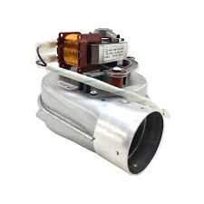 به گزارش همراه پکیج:اتصال موتور فن به بدنه آن با استفاده از لرزهگیر مهار میشود تا صدا و لرزش فن تا حد زیادی کاهش یابد. کنترل کارکرد مناسب فن و همچنین باز بودن مسیر دودکش توسط قطعهای به نام پرشر هوا (پرشر دود) و با کمک یک ونتوری پکیج یا پیتوت که روی بدنه فن نصب شده است، زیر نظر برد کنترل انجام میشود.